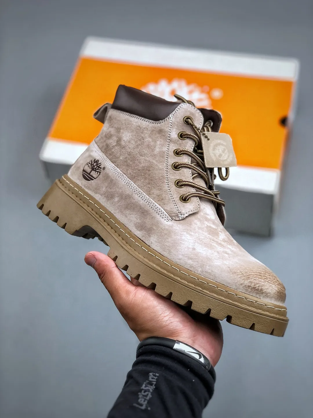 Local self-pickup💰560 Support store release New arrivals🚀Timberland Timberland outdoor mid-top casual rhubarb boots series Guangdong factory quality Original box original packaging The fabric is made of Italian 🇮🇹 top-grade frosted fine-grained cowhide with anti-odor and anti-corrosion genuine leather latex insoles to give you a perfect wearing experience High-quality and durable, a must-have for sportsmen Specially designed to treat those who are not handsome High-quality feet feel first-class Size: 38-44 (leather shoe size)